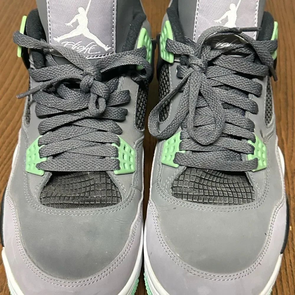 Jordan green glow size 10.5 - Picture 3 of 10